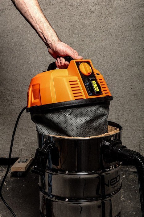 ODKURZACZ 1600W 35L.